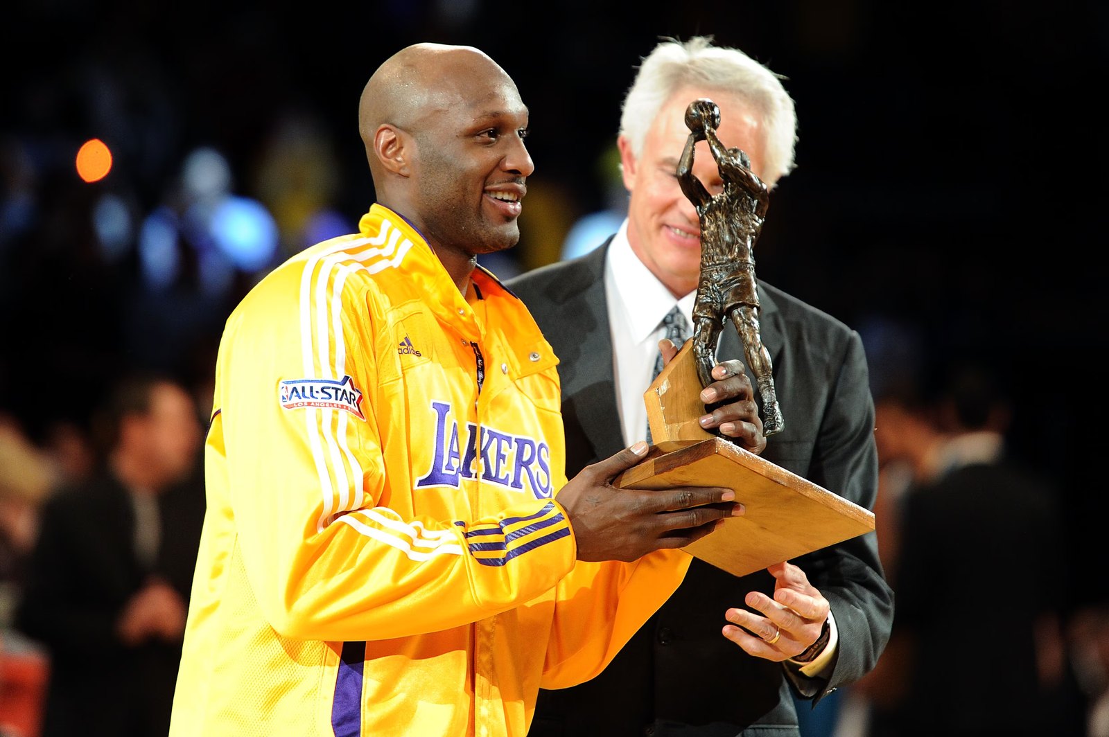 Lamar Odom receiving the NBA Sixth Man of the Year award